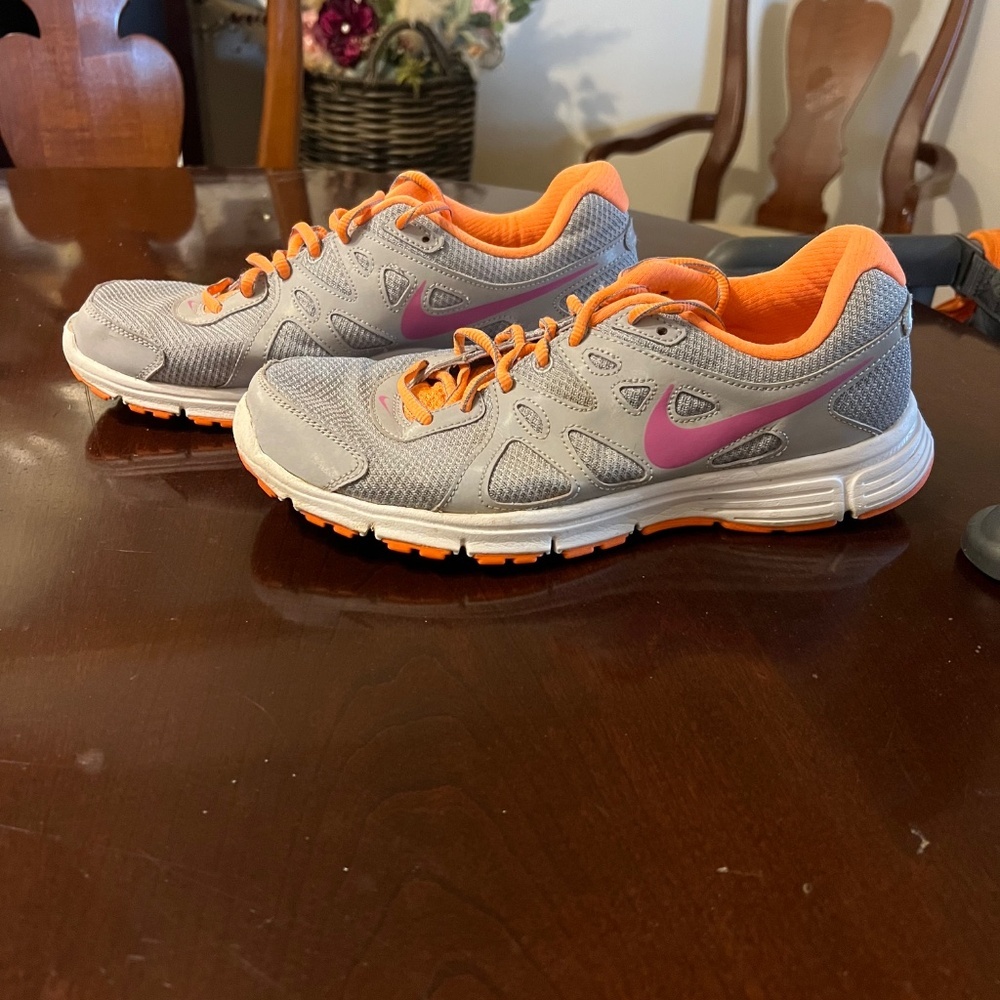 Nike Revolution 2 Athletic Running Shoes Size 9.5 - Picture 4 of 8